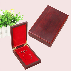 Boîte de présentation de médailles en bois EVERWIN, coffret cadeau en velours rouge, boîte à badges, boîte à pièces commémoratives, cadeau d'affaires, boîte d'emballage en bois pour objets de collection - Product Image 2
