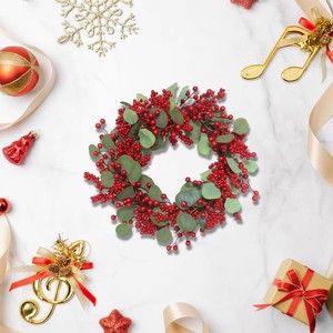 Guirlande de Noël artificielle réaliste avec baies rouges et feuilles d'eucalyptus pour porte d'entrée, mur, fête, maison, décoration de ferme - Product Image 3
