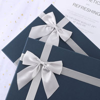Boîte-cadeau en carton simple bleu uni pour vêtements parfum et bonbons Stock à la demande avec traitement d'impression disparaissant