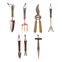 Attrezzi da Giardinaggio Esschert Design in Legno di Frassino FSC, Ramatoio, Rastrello, Forcone, Pala, Scavatore Placcati in Rame