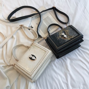 Nuevo remache cuadrado pequeño Satchel, bandolera, bolsa de piel de serpiente patrón portátil bolso bolsos para mujeres - Product Image 1