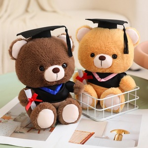 ตุ๊กตาหมีนุ่มนิ่มแบบกำหนดเอง ตุ๊กตาการ์ตูนน่ารักสำหรับรับปริญญา พร้อมเสื้อและหมวก ของขวัญสำหรับโรงเรียน - Product Image 1