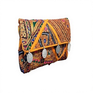 KAMARVY Porte-monnaie en tissu de coton brodé à la main traditionnel Banjara, pochette pour femme - Product Image 3