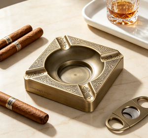 Cendrier de luxe vintage carré en métal et bois, personnalisable avec logo, pour cigares et cigarettes, usage domestique et extérieur - Product Image 1