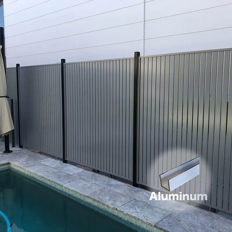 Conception en aluminium de barrière de mur de délimitation Morden lamelle verticale en aluminium clôturant les panneaux extérieurs matériels de barrière d'intimité pour des maisons