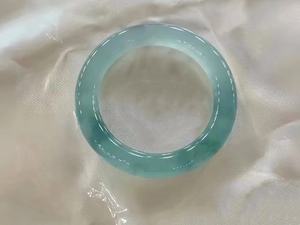 กำไลหยกเกรดน้ำแข็งธรรมชาติไร้ที่ติจากพม่าของแท้จี้หยกทรงกลมน้ำน้ำสีฟ้าเกรดพรีเมียมสำหรับผู้หญิง - Product Image 5