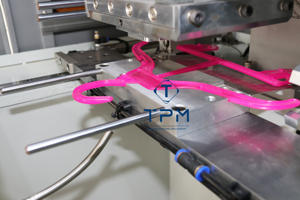 Impresora completamente automática de estampado en caliente de lámina de oro para perchas de plástico y madera - Product Image 6