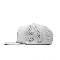 Oem Fabriek Groothandel Op Maat Pvc Patch Logo 5 Panel Mesh Baseball Cap Lasergesneden Gat Hiphop Ademende Gorras