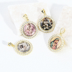 Colgante Chapado en Oro <span class=keywords><strong>de</strong></span> 14k con la Medalla <span class=keywords><strong>de</strong></span> la Virgen María, Niño Jesús y Sagrada Familia, Joyería Religiosa con Circonitas, Joyas para Mujer al por Mayor - Product Image 2