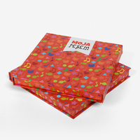 Boîte cadeau de luxe rouge biodégradable avec couvercle magnétique et impression par transfert de géométrie personnalisée pour emballage papier de marque