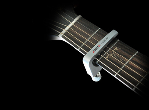 Capotasto Economico di Alta Qualità per Chitarra Acustica ed Elettrica, Materiale Metallico Regolabile Multicolore, Prodotto in Cina - Product Image 6