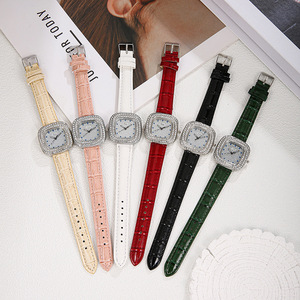 Nuevo Reloj de Mujer con Incrustaciones de Diamantes, Diseño de Cielo Estrellado, Correa de Cuero, Reloj de Pulsera de Cuarzo Cuadrado para Damas - Product Image 4