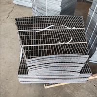 Grille de drainage robuste en acier au carbone 235, couvercle de tranchée de taille standard 1M 1.2M