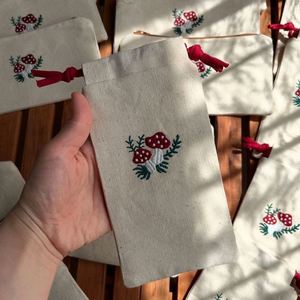 Pochette en coton mousseline bio promotionnelle, écologique, pour bijoux, cadeau pour femmes et filles, disponible en différentes couleurs et tailles - Product Image 5