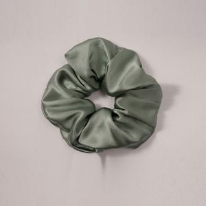 30Momme Pure Scrunchie, ยางรัดผมไหมมัลเบอร์รี่สำหรับมัดผมหางม้า, ไม่ทำร้ายเส้นผม, ไม่ทำให้ผมเป็นรอยยับ, บำรุงเส้นผม - Product Image 4