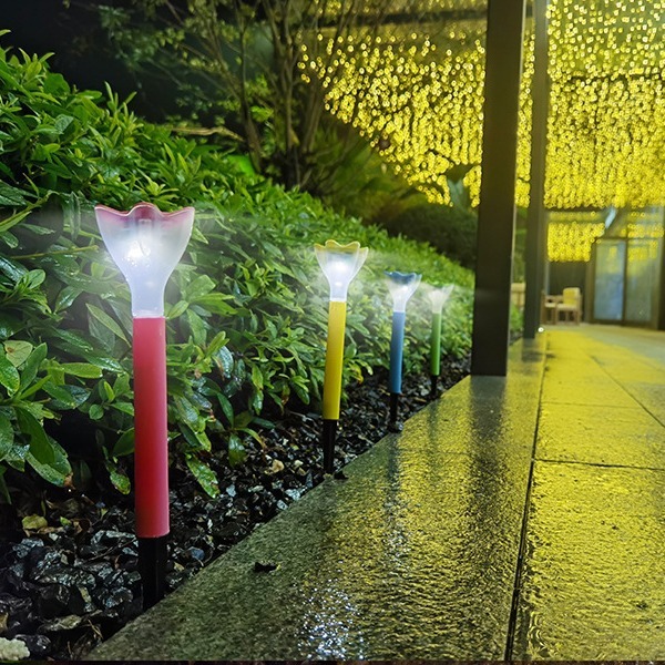 Manufacturer Supplies Solar LED Lanterns Small Warm White ROHS Certified Plug-In IP44 Water-Resistant Light Sensor Control