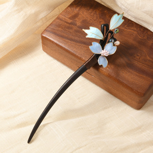 Nouvelle épingle à cheveux en bois d'ébène, style chinois classique, culturelle et créative, ornée de fleurs en velours et de papillons, élégante et haut de gamme, polyvalente. - Product Image 4
