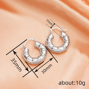 Orecchini a Cerchio a Forma di U in Bambù per Donne, Gioielli Eleganti e alla Moda - Product Image 4