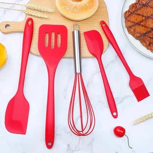 Juego de 5 utensilios de silicona resistentes para hornear con batidor manual de huevos y espátula ranurada para repostería y cocina versátil - Product Image 3