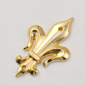 Adorno Decorativo Dorado Fleur De Lis de 53x33mm para Cajas de Madera y Metal - Product Image 4