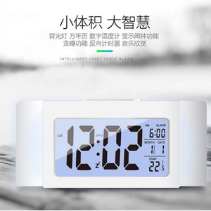 Reloj Despertador Inteligente con Sensor de Luz, Pantalla Digital de Temperatura, Pantalla Grande, Silencioso, Función de Repetición, Luz Nocturna para Mesa de Noche - Product Image 2