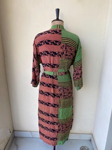 Robe Kimono en Soie Crêpe pour Femmes Col en V Fermeture à Ceinture Longueur Genou Tissu Respirant Doux Style Bohème Vintage Robe de Demoiselle d'Honneur - Product Image 5