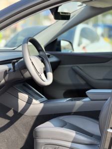 <span class=keywords><strong>Tesla</strong></span> <span class=keywords><strong>Model</strong></span> Y 2025 RWD, Électrique, 299 ch, Autonomie de 593 km, <span class=keywords><strong>3</strong></span> 941 milles, Conduite à gauche - Product Image 5