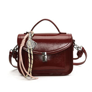 2025 nouveau sac à main de créateur de luxe pour femmes rétro fermeture éclair dames sac à bandoulière en cuir PU chaînes avec pendentif Sac - Product Image 3