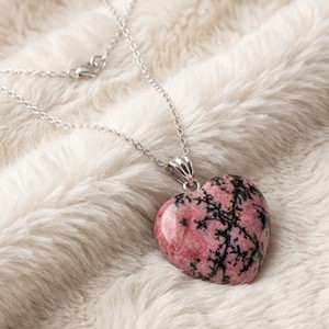 Collares con colgante de plata al por mayor OEM/ODM con forma de corazón y gema de rodonita para mujer - Product Image 3