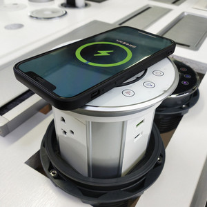 Prise de courant motorisée escamotable intelligente Wi-Fi à 4 côtés avec dessus en verre étanche de haute qualité et chargeur sans fil intégré - Product Image 5