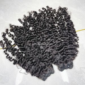 Estensioni dei <span class=keywords><strong>capelli</strong></span> umani ricci crespi morbidi di nuovo arrivo <span class=keywords><strong>capelli</strong></span> cambogiani grezzi non trattati, <span class=keywords><strong>capelli</strong></span> vergini grezzi allineati alla cuticola ricci crespi - Product Image 5