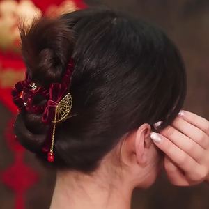 Barrette à cheveux en velours rouge de style chinois <span class=keywords><strong>pour</strong></span> femme, avec pompon et perles, <span class=keywords><strong>pince</strong></span> à cheveux tendance <span class=keywords><strong>pour</strong></span> femme, <span class=keywords><strong>pince</strong></span> à cheveux de style requin <span class=keywords><strong>pour</strong></span> l'arrière de la tête - Product Image 6