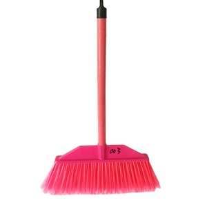 Scopa in Plastica <span class=keywords><strong>Rossa</strong></span> all'Ingrosso con Manico in Legno Rivestito in PVC Rosso - Product Image 1