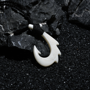 Pendentif crochet de pêche en os de yak sculpté à la main, style tribal maori néo-zélandais, pour le surf, collier ethnique sculpté pour homme/femme, cadeau - Product Image 4