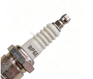 Bujía de Encendido Original NGK BP6ES 7811 para <span class=keywords><strong>Renault</strong></span> Clio 1.4L, Modelos Clásicos Peugeot, <span class=keywords><strong>Lada</strong></span> <span class=keywords><strong>Niva</strong></span> 1.7L, Motocicletas Kawasaki Vintage - Product Image 2