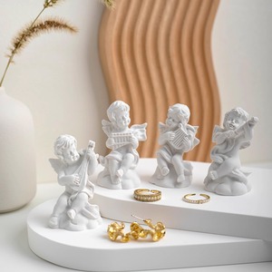 Espositore per Gioielli in Resina 'Piccolo Angelo' con Design a Colonna Romana per Orecchini, Anelli e Accessori Fotografici - Product Image 2