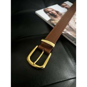 Cinturón con Hebilla Dorada y Pasador de Aleación, Estilo Casual, Cinturón de Tela - Product Image 1