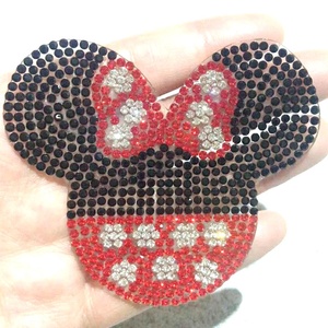 Patchs thermocollants faits main en maille de strass colorée avec lettres en plastique perlées et pierres de cristal - Product Image 6