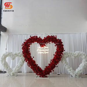 Arco de flores artificiales blancas lisas con múltiples estilos de corazón Fondo de puerta arqueada Decoración de boda - Product Image 6