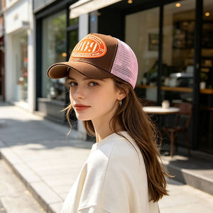 Casquette de baseball en maille bicolore vintage en gros avec patch brodé personnalisé, casquettes de travail pour barbier français, casquettes de camionneur - Product Image 1