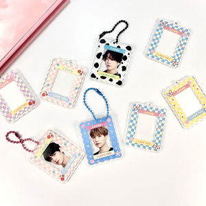 Venta al por mayor de llaveros decorativos de acrílico con marco para fotos pequeñas, estilo INS, ligeros, a la moda, con protección UV, para DIY - Product Image 4