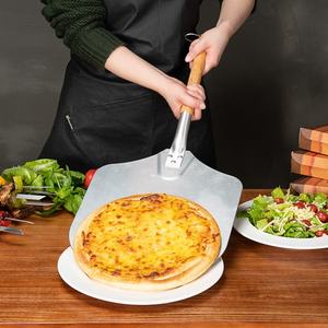 Pelle à <span class=keywords><strong>pizza</strong></span> carrée en aluminium de 12 pouces Logo personnalisable <span class=keywords><strong>Accessoires</strong></span> de <span class=keywords><strong>four</strong></span> à <span class=keywords><strong>pizza</strong></span> en métal avec manche en bois - Product Image 5