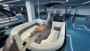 Bote Pontón de Aluminio, Yate Deportivo de Lujo, Navegación Estable, Pesca, Surf, Turismo para 4 Personas en Aguas Costeras Claras - Product Image 2