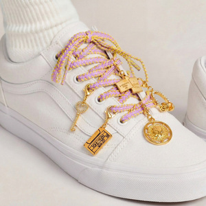 En gros Breloques pour chaussures en cuivre plaqué or 18K avec zircon et pavé <span class=keywords><strong>de</strong></span> zircone cubique, Pendentifs fer à cheval, clé, cœur, champignon pour <span class=keywords><strong>la</strong></span> fabrication <span class=keywords><strong>de</strong></span> bijoux DIY et <span class=keywords><strong>la</strong></span> mode - Product Image 1
