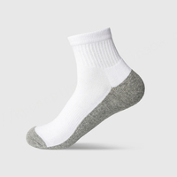Vente à chaud de chaussettes de sport pour hommes en coton de haute qualité Logo personnalisé équipage tricoté respirant Absorption des chocs pour l'automne