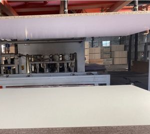 1830 + 2750 + 15-18-25mm Impermeable Blanco Recubierto de melamina 12mm 15mm 18mm 9mm Hoja laminada de aglomerado Madera de álamo <span class=keywords><strong>OSB</strong></span> - Product Image 2