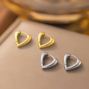 Boucles d'Oreilles Puces 2025 en Acier Inoxydable avec Pendentif Cœur en Perle, Hypoallergéniques, Minimalistes et Élégantes, Bijoux Tendance et Polyvalents - Product Image 6