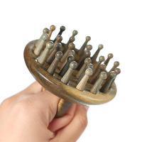 Peigne à dents larges en bois de santal Kansa Gua Sha fait main pour massage du cuir chevelu, brosse à cheveux et masseur de méridiens, fabriqué au Guangdong - Vente en gros