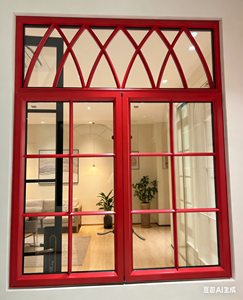 Ventana Abatible de Hierro Forjado Rojo Estilo Francés con Parte Superior Arqueada, Personalizable para Uso Comercial y Residencial - Product Image 3