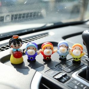 Miniatures en verre faites à la main sur le thème des contes <span class=keywords><strong>de</strong></span> fées : Blanche-Neige, les Sept Nains, Le Petit <span class=keywords><strong>Chaperon</strong></span> <span class=keywords><strong>Rouge</strong></span>, le Prince et la Sorcière. - Product Image 5